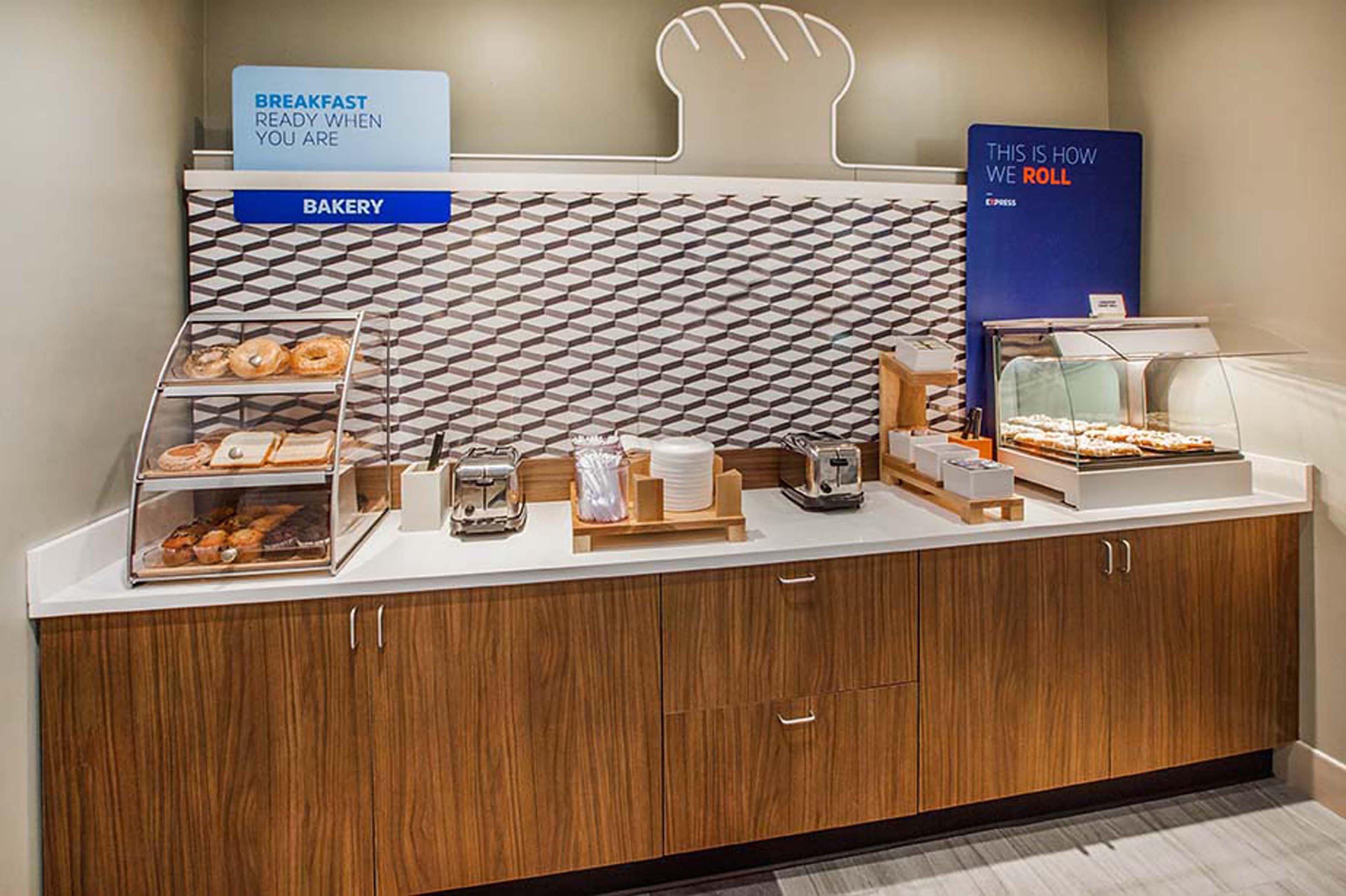 Holiday Inn Express And Suites Meriden By Ihg Buitenkant foto