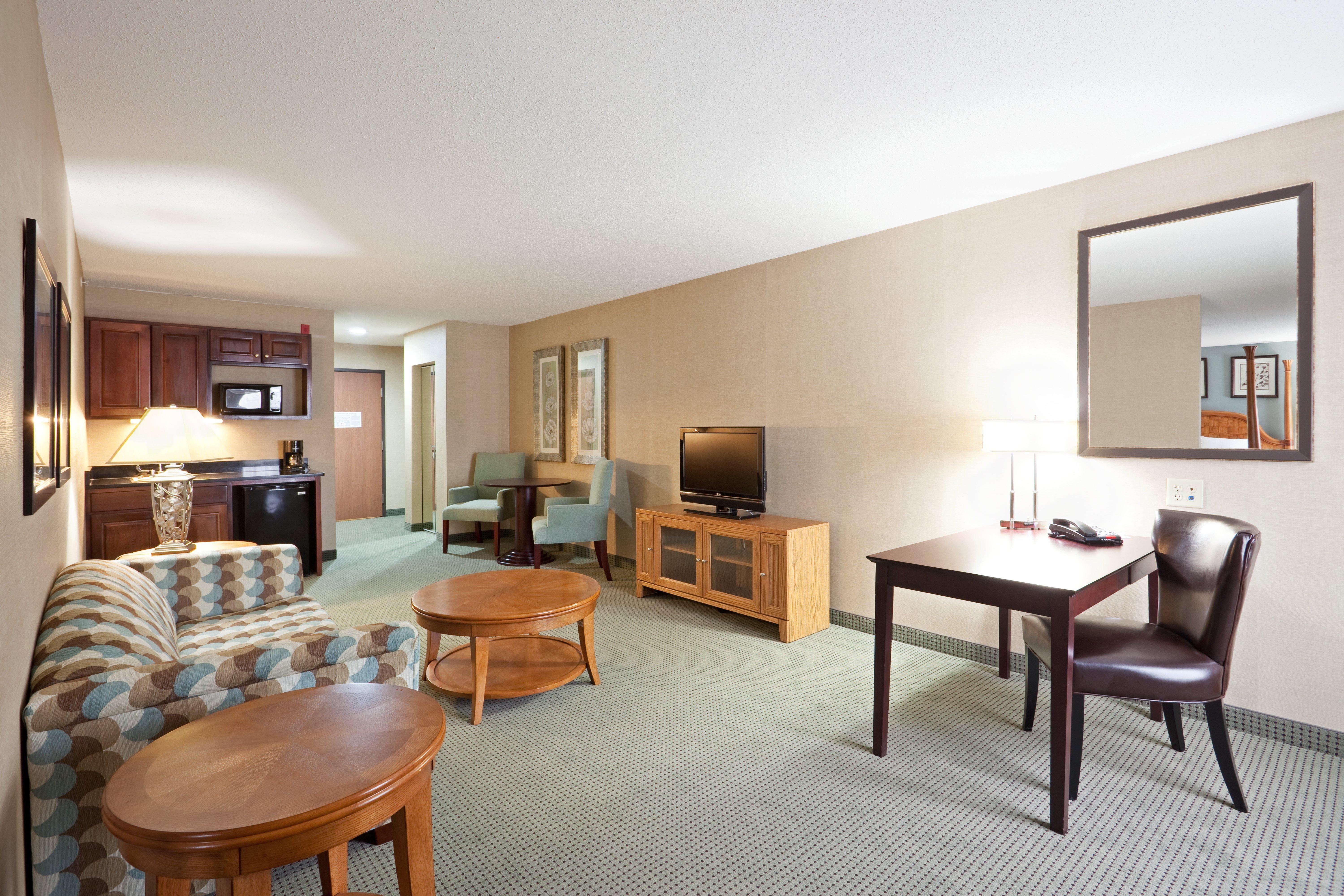 Holiday Inn Express And Suites Meriden By Ihg Buitenkant foto