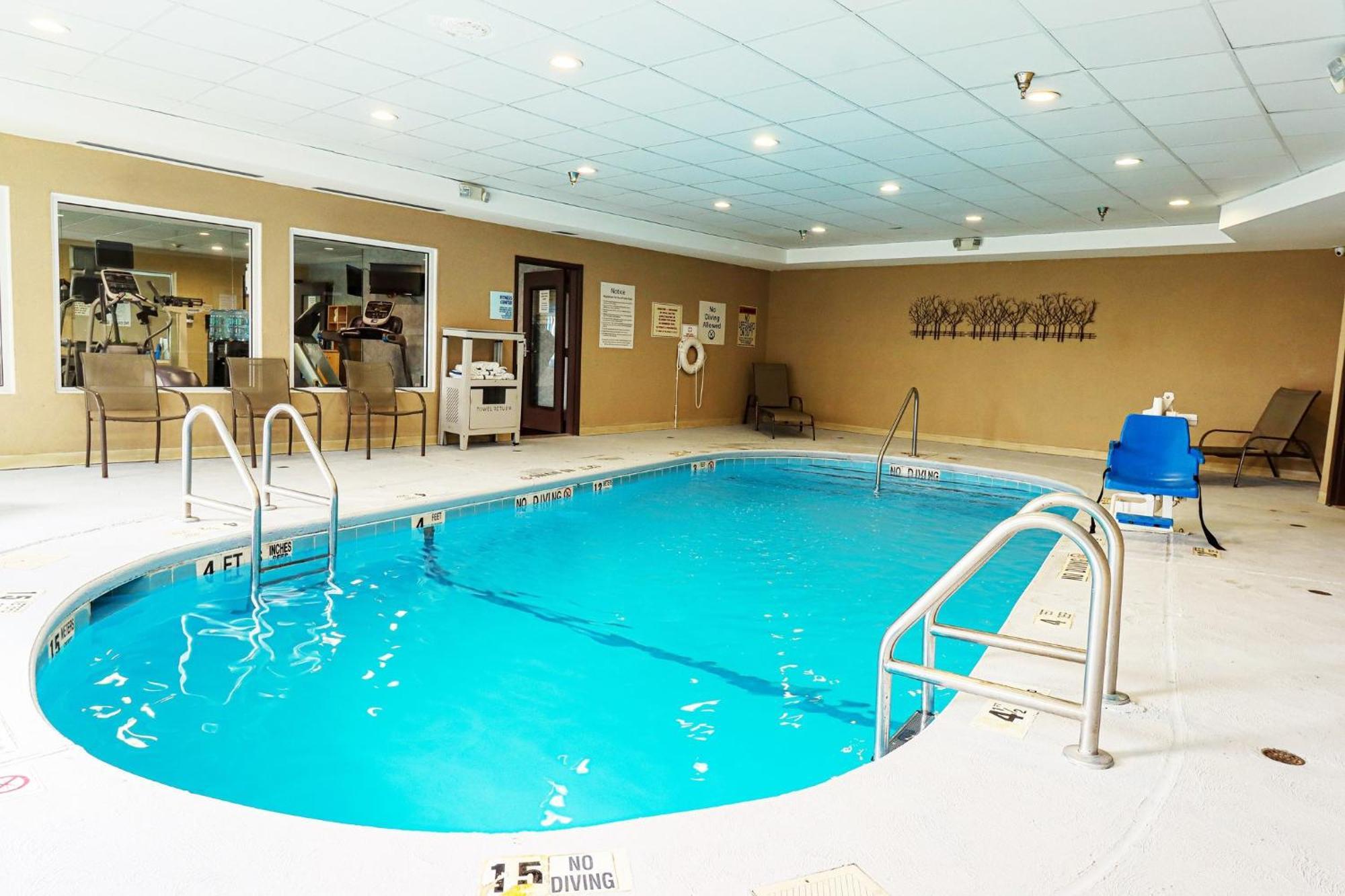 Holiday Inn Express And Suites Meriden By Ihg Buitenkant foto