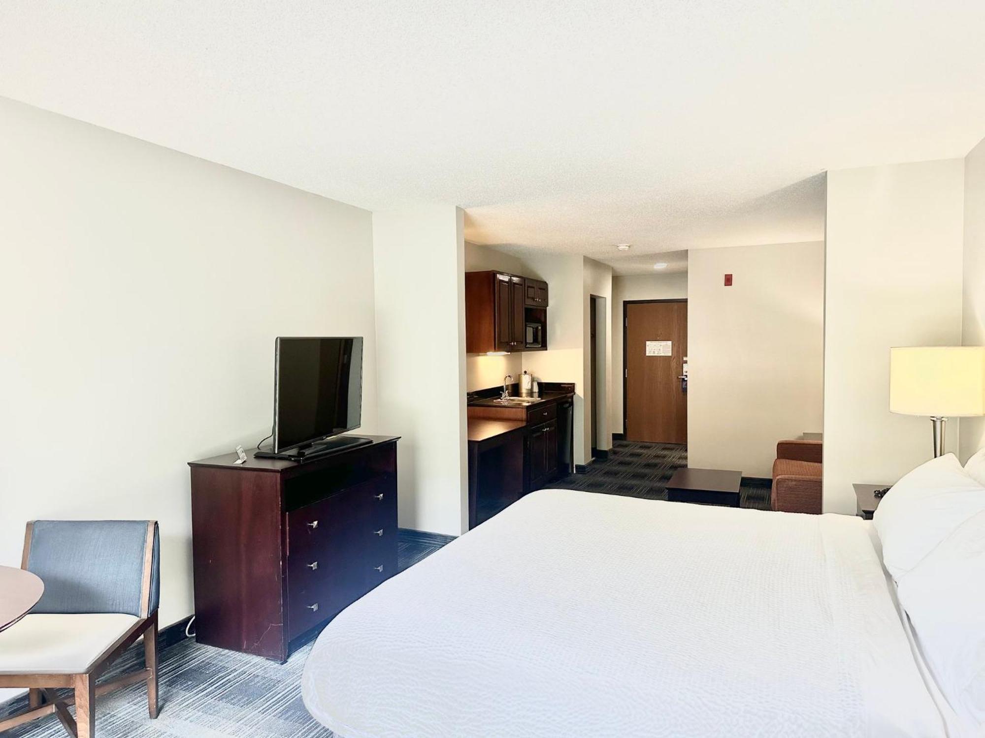 Holiday Inn Express And Suites Meriden By Ihg Buitenkant foto