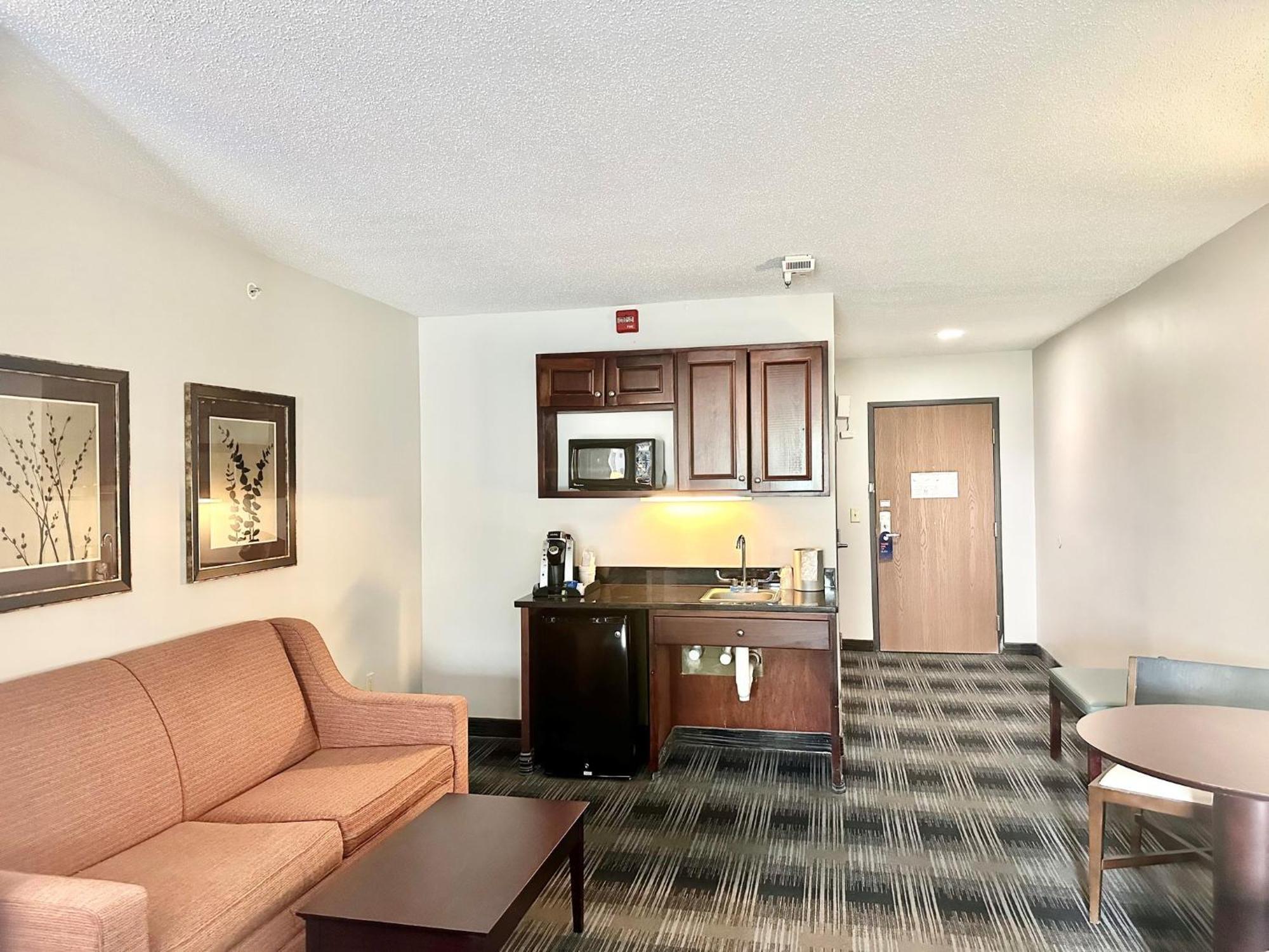 Holiday Inn Express And Suites Meriden By Ihg Buitenkant foto