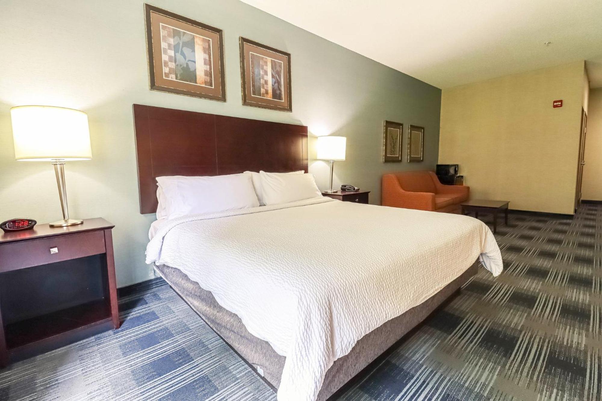 Holiday Inn Express And Suites Meriden By Ihg Buitenkant foto