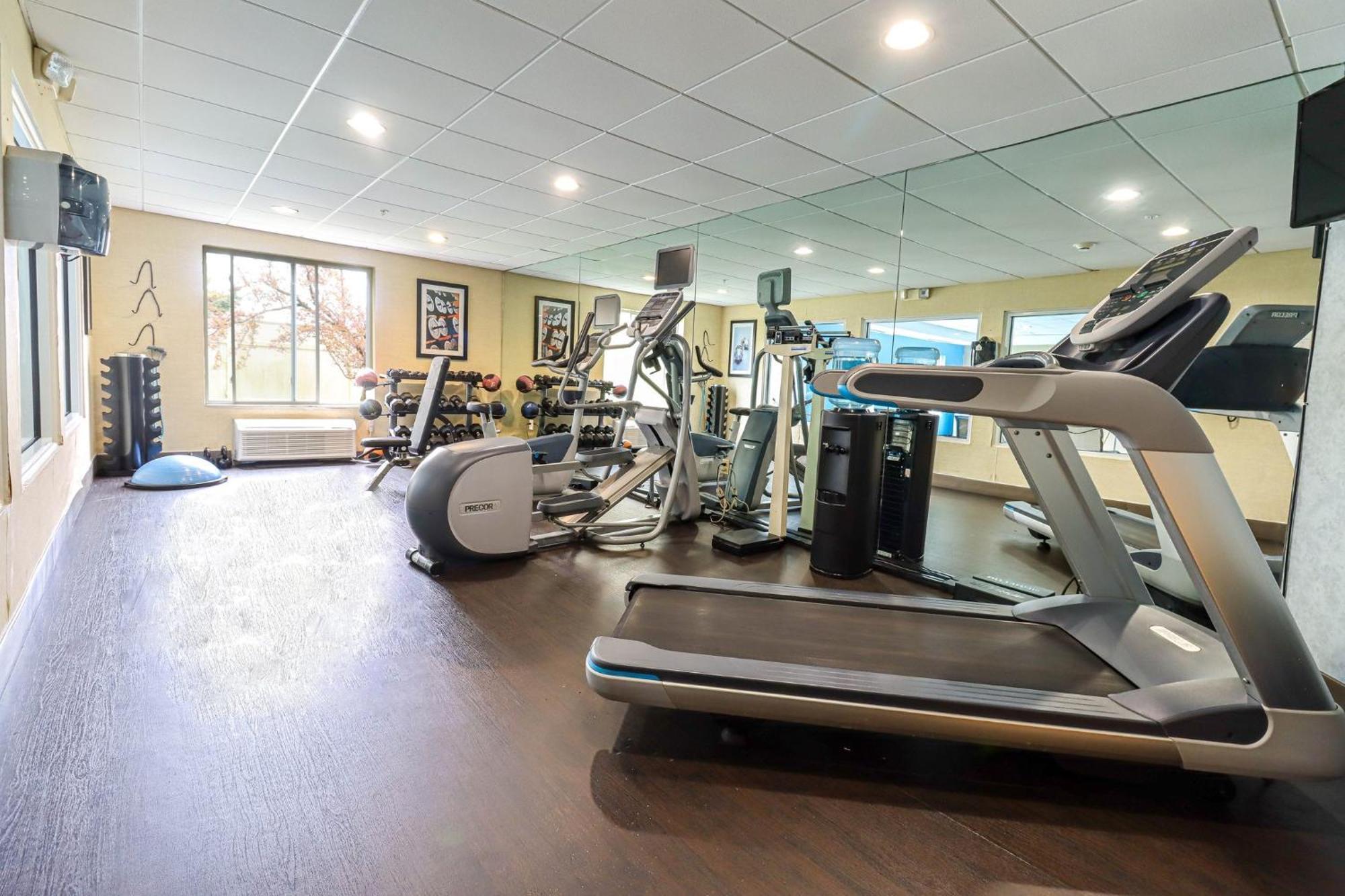 Holiday Inn Express And Suites Meriden By Ihg Buitenkant foto