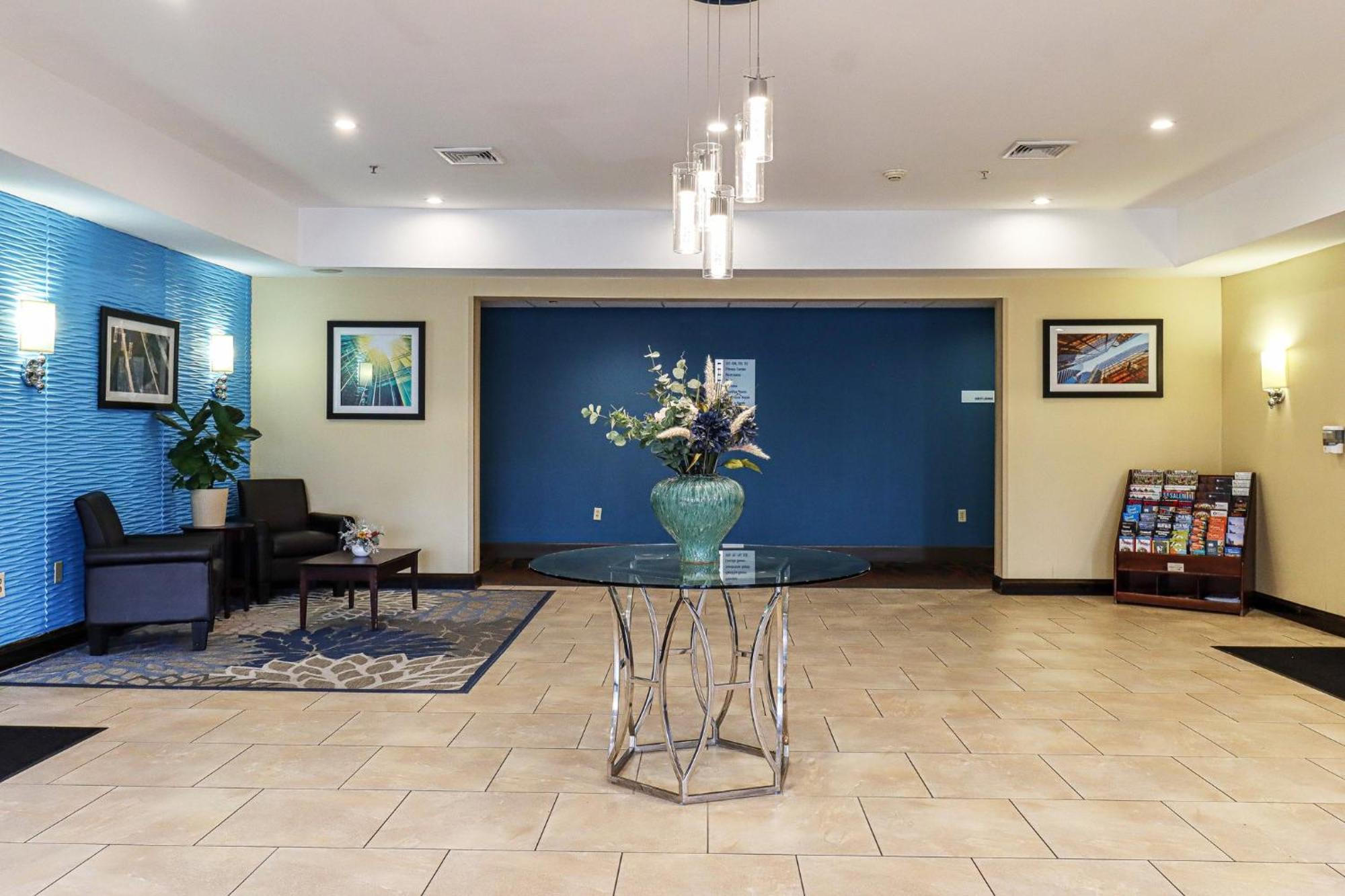 Holiday Inn Express And Suites Meriden By Ihg Buitenkant foto