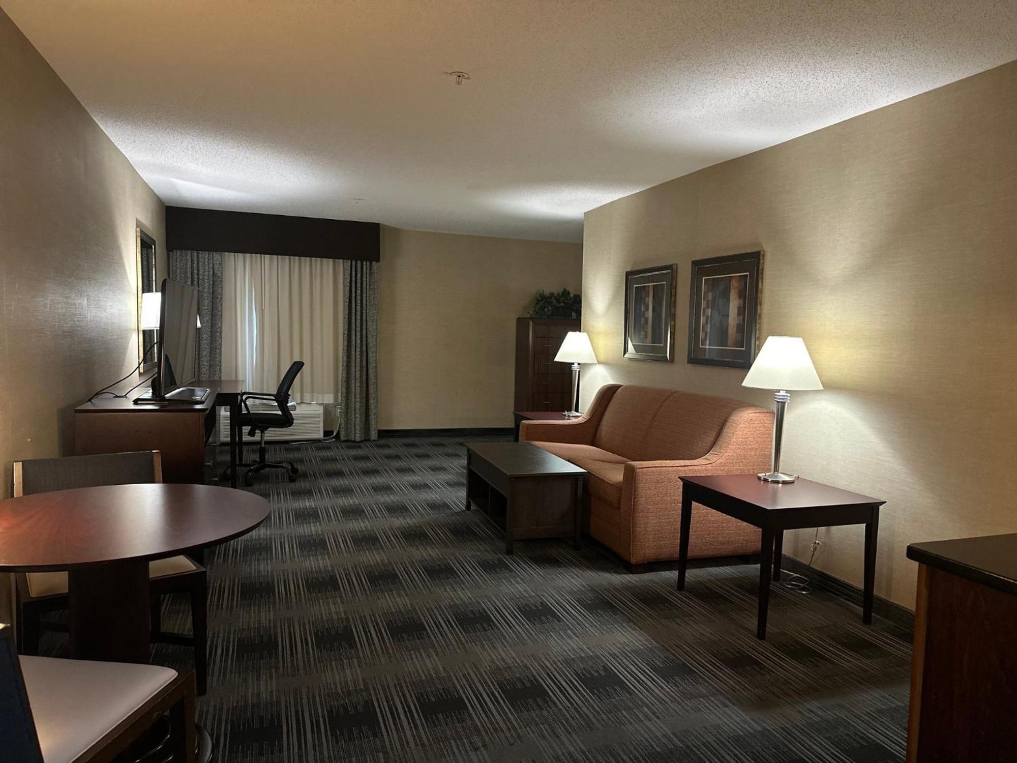 Holiday Inn Express And Suites Meriden By Ihg Buitenkant foto