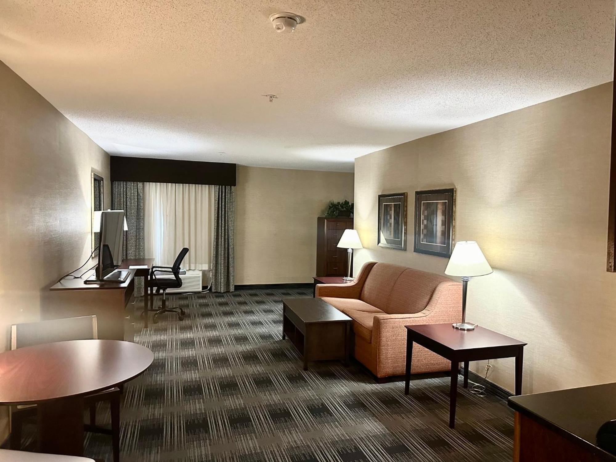 Holiday Inn Express And Suites Meriden By Ihg Buitenkant foto