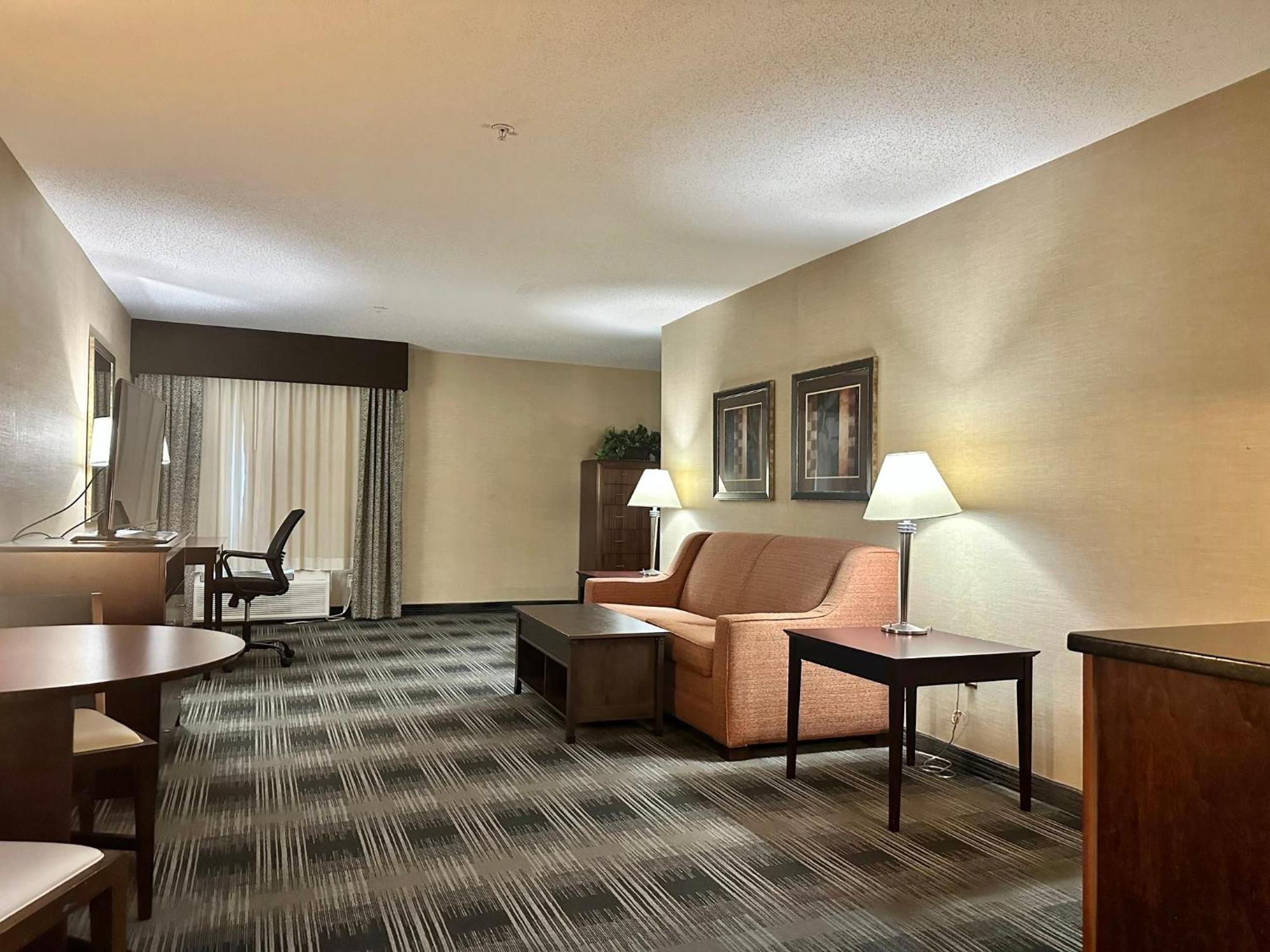 Holiday Inn Express And Suites Meriden By Ihg Buitenkant foto