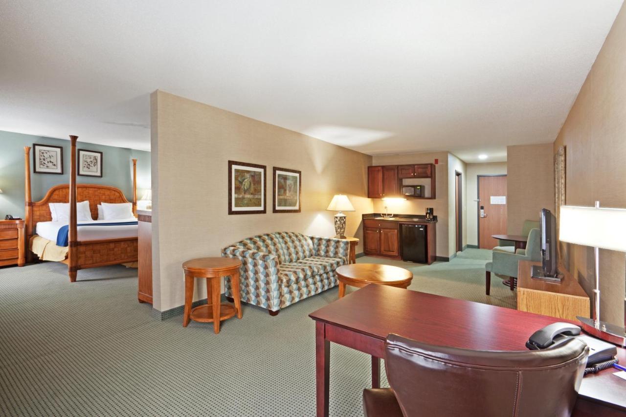 Holiday Inn Express And Suites Meriden By Ihg Buitenkant foto